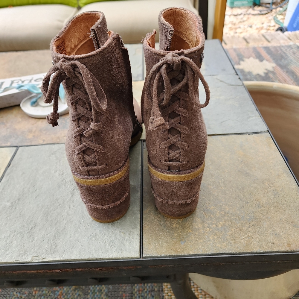 Boots - Picture 2 of 4